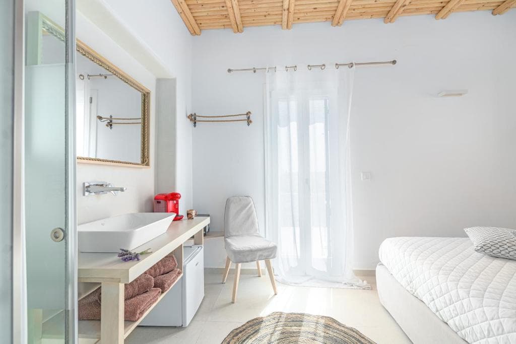 Budget Double Room - Photo 6