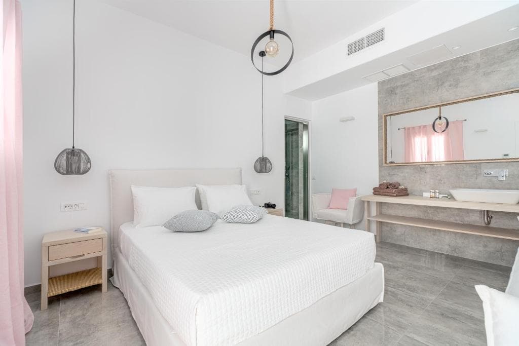 Deluxe Double Room 4