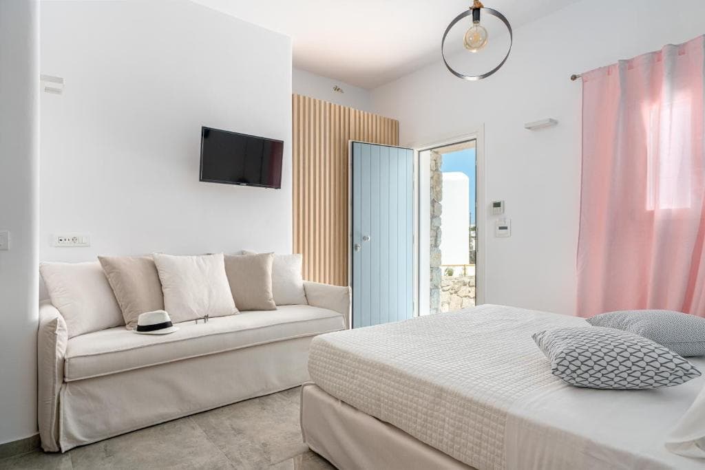 Deluxe Double Room - Photo 9