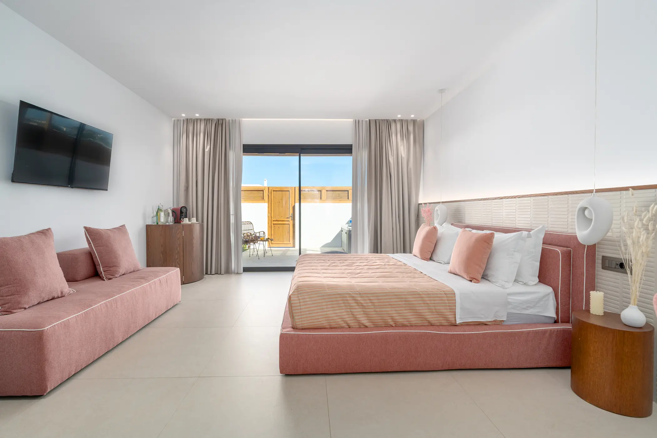 Deluxe Suite with Jacuzzi 4