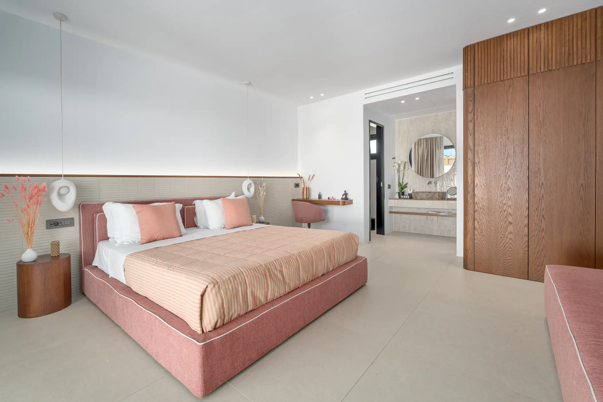 Deluxe Suite with Jacuzzi - Photo 8