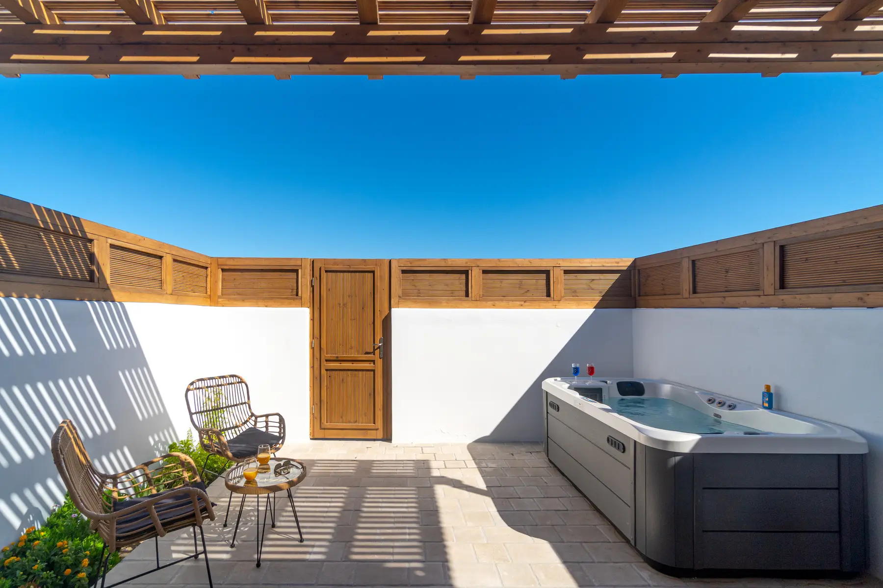 Deluxe Suite with Jacuzzi 3