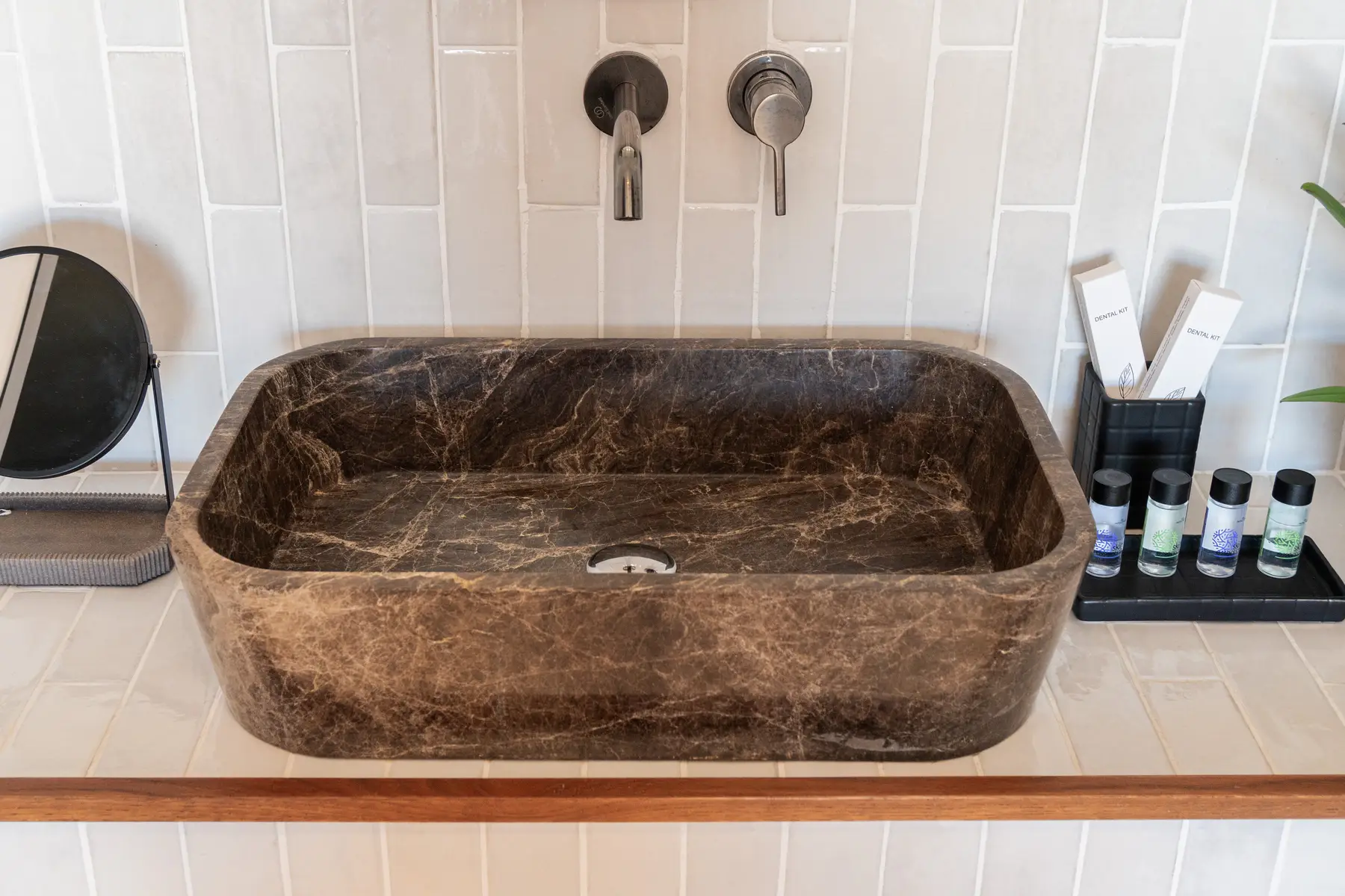 Deluxe Suite with Jacuzzi - Photo 16