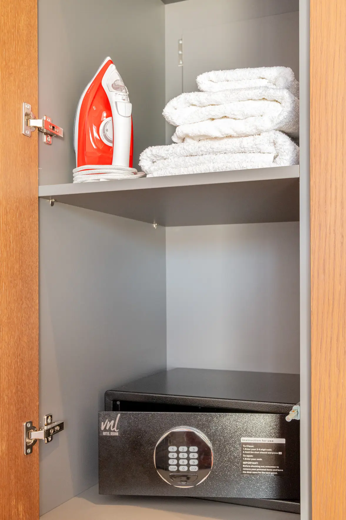 Deluxe Suite with Jacuzzi - Photo 11