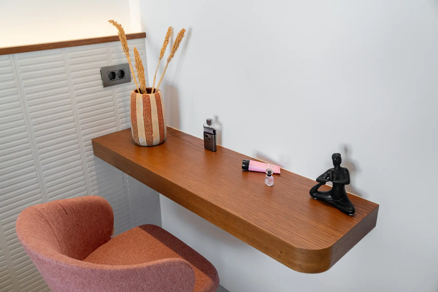 Deluxe Suite with Jacuzzi - Photo 15